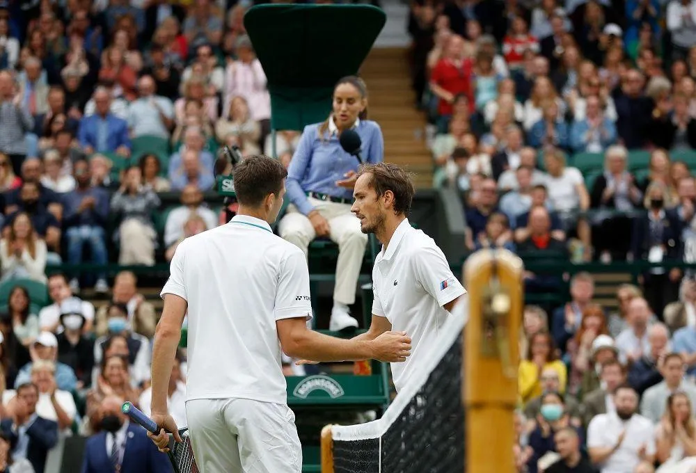 Wimbledon 2021: Medvedev dừng bước tại vòng 4 sau trận đấu kịch tính với Hurkacz