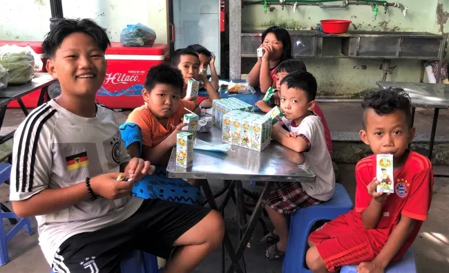 Quỹ sữa Vươn cao Việt Nam mang lại nụ cười hạnh phúc cho trẻ thơ trong mùa dịch 4