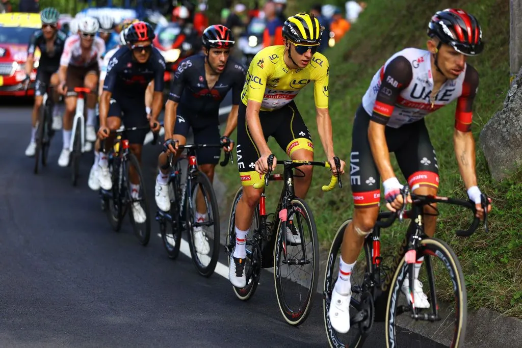 Tour de France 2021: Về nhất chặng 18, ĐKVĐ Tadej Pogacar chiếm luôn áo chấm đỏ