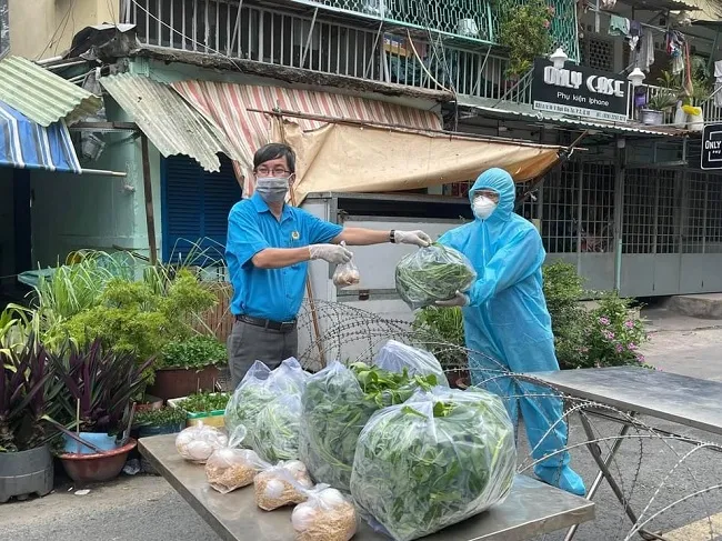 Thêm 1 tỷ đồng gồm nhu yếu phẩm, khẩu trang tỉnh Bình Thuận hỗ trợ TPHCM chống dịch 2