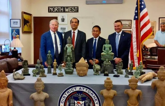 Mỹ quyết định trao trả tượng cổ ngàn năm cho Campuchia 2