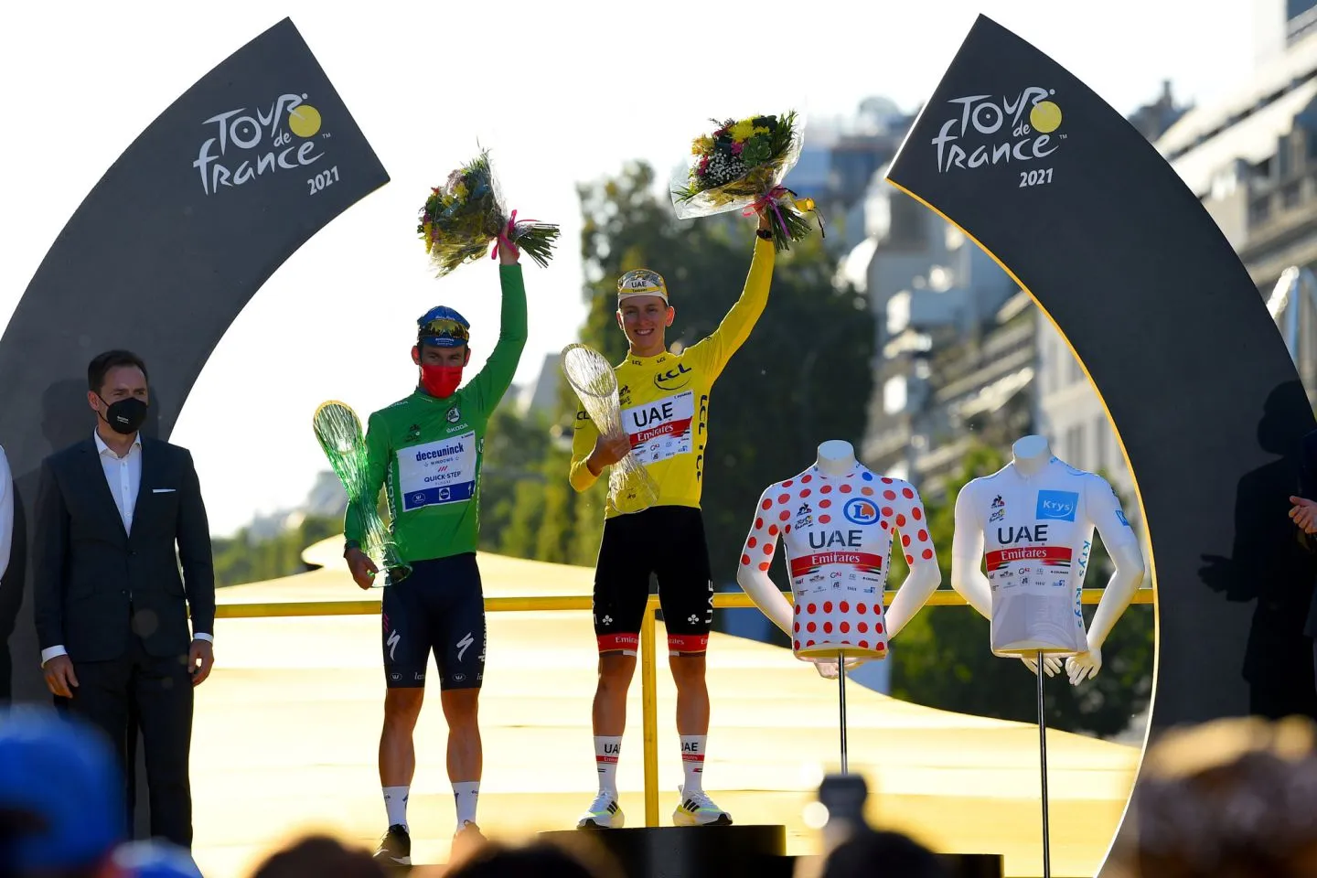 Tour de France 2021: Wout Van Aert về nhất chặng cuối - Tadej Pogacar giành 3 chiếc áo danh giá