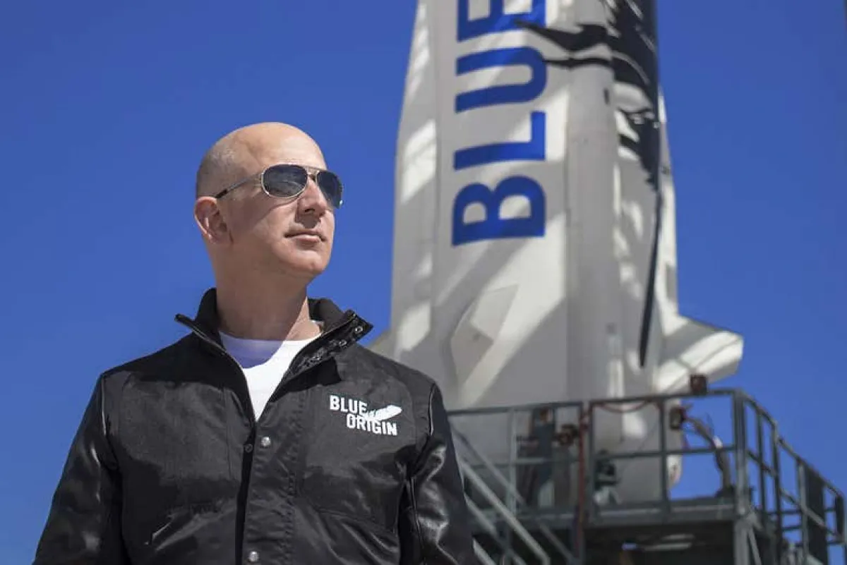 Tàu không gian chở tỷ phú Jeff Bezos sắp rời bệ phóng