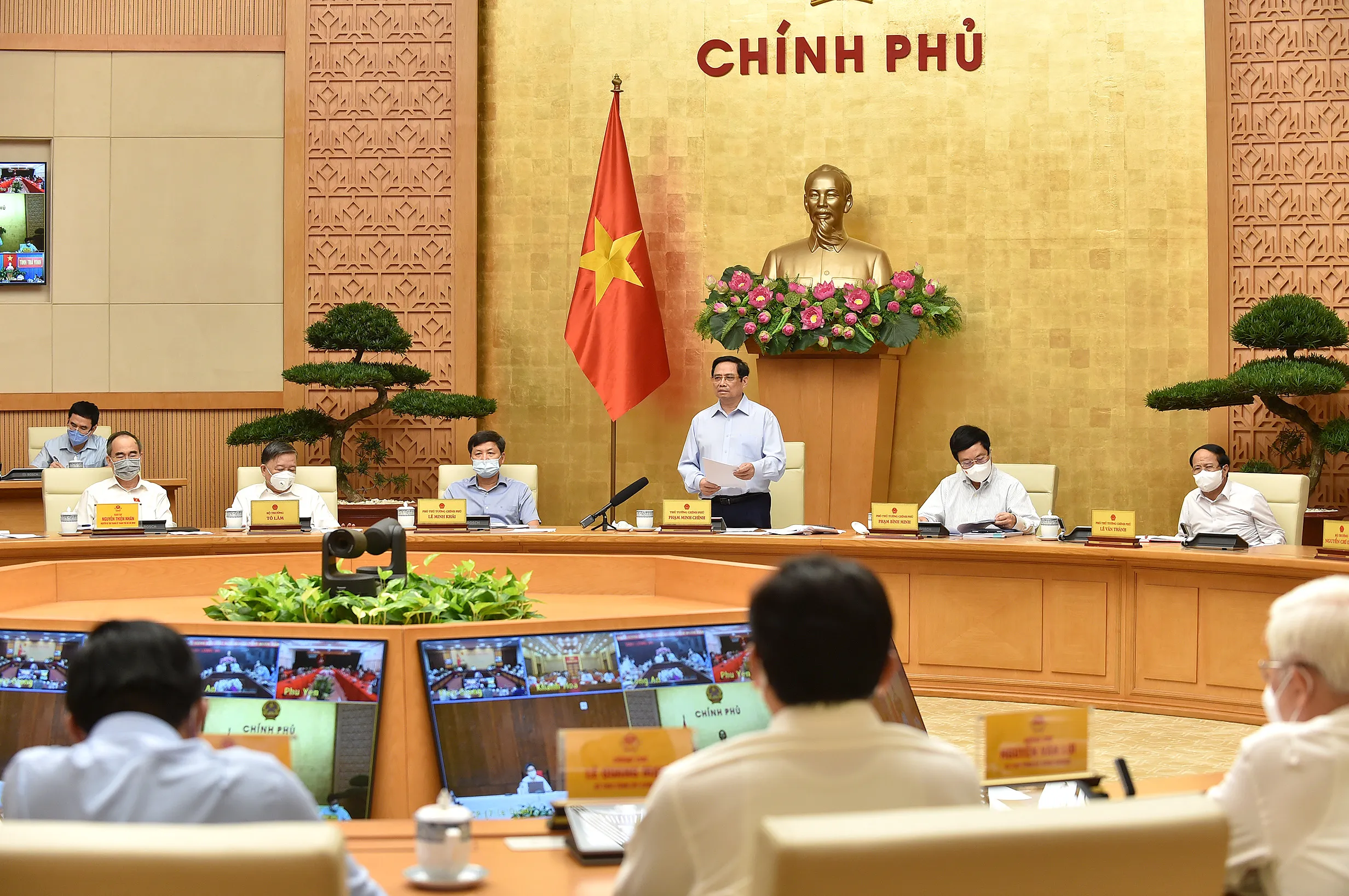 Thủ tướng Phạm Minh Chính yêu cầu Bộ Y tế xây dựng các tiêu chuẩn, tiêu chí để các tỉnh, thành phố biết khi nào áp dụng Chỉ thị 15, Chỉ thị 16, Chỉ thị 16+