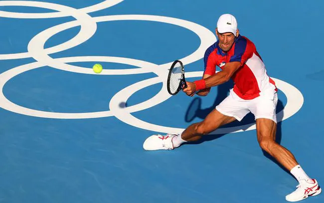 Olympic Tokyo 2020: Novak Djokovic thắng dễ - Daniil Medvedev nhọc nhằn trận ra quân