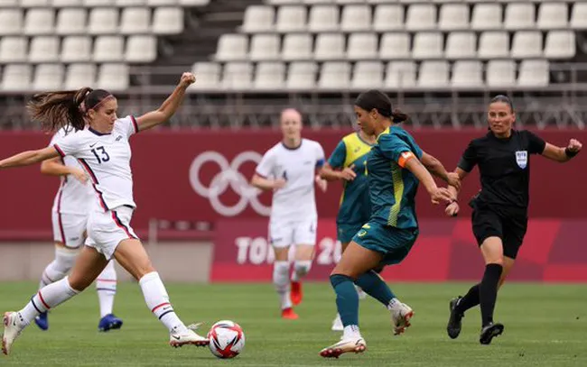 Olympic Tokyo 2020: Nhật Bản và Austraia lách cửa hẹp vào vòng knock-out