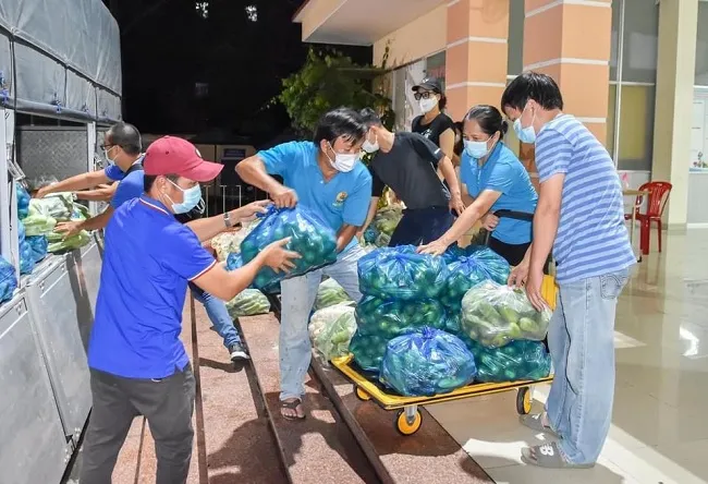 60 tấn hàng hóa từ Sóc Trăng hỗ trợ đồng hương và người dân tại TPHCM 1