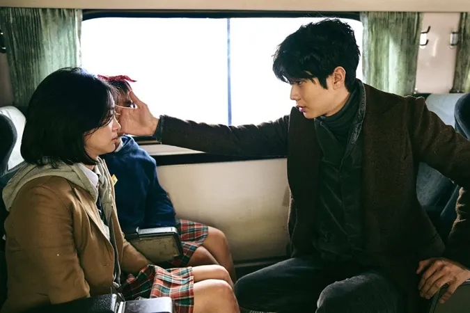 Loạt phim Hàn Quốc lên sóng cuối 2021: Phim của Jisoo, Park Seo Joon đều được mong đợi 11