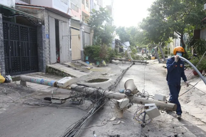 Tin tức tai nạn giao thông hôm nay 31/7/2021: Tông vào đuôi xe chở rác, người đàn ông tử vong 2