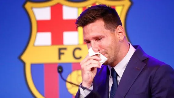 Messi xúc động trước việc phải chia tay barcelona, CLB đã gắn bó 21 năm.