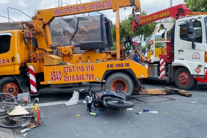 Tin tức tai nạn giao thông hôm nay 9/8/2021: Xe tải tông liên hoàn, khiến 1 phụ nữ đi xe đạp tử vong 2