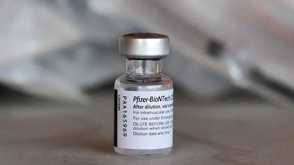 FDA chính thức cấp phép hoàn toàn vaccine Covid-19 của Pfizer