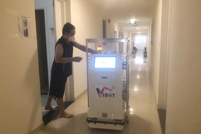 Vận hành Hệ thống robot y tế vận chuyển VIBOT hỗ trợ phòng chống Covid-19 1