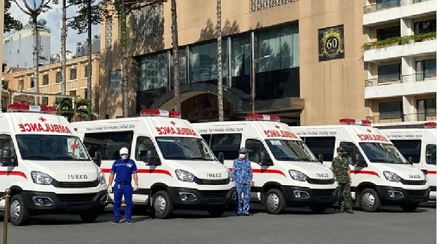 Thaco tặng TPHCM 55 xe cứu thương, xe tiêm chủng cùng 500.000 bộ kit xét nghiệm tổng trị giá 131 tỉ 2