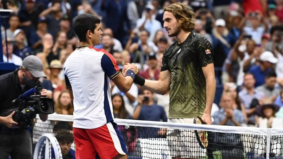 US Open 2021: Medvedev thẳng tiến vào vòng 4 - Tsitsipas dứng bước tại vòng 3