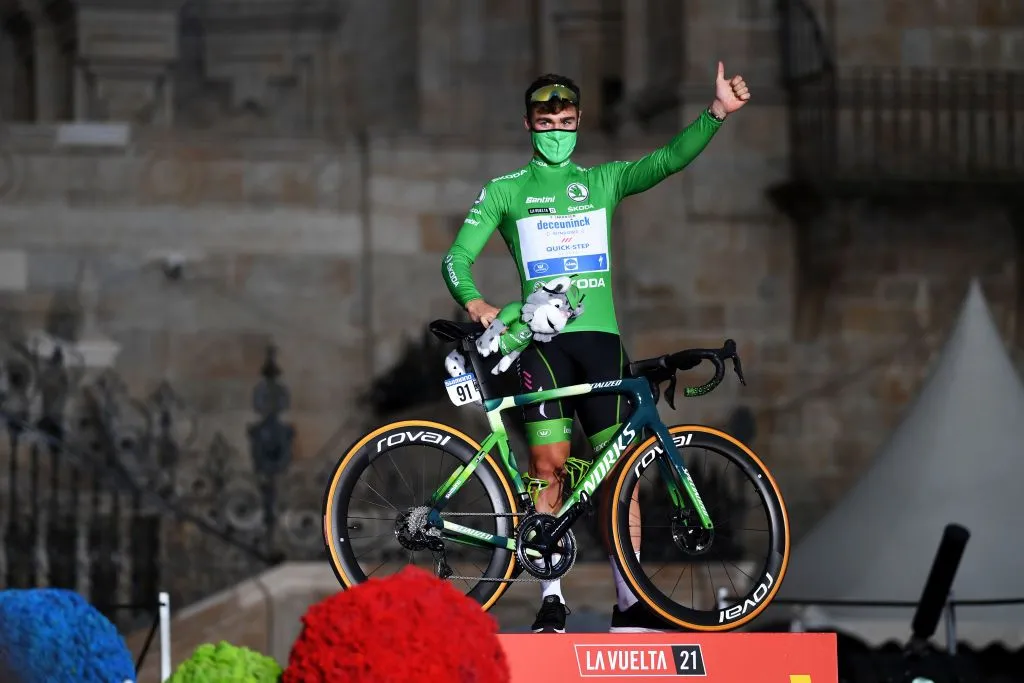 Vuelta a Espana 2021: Primoz Roglic lần thứ ba liên tiếp giành áo đỏ chung cuộc