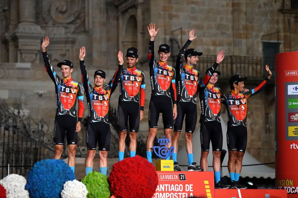 Vuelta a Espana 2021: Primoz Roglic lần thứ ba liên tiếp giành áo đỏ chung cuộc