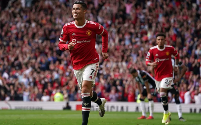 Ronaldo lập cú đúp ngày ra mắt giúp MU - Man City thắng nhọc Leicester - Arsenal có 3 điểm đầu tiên