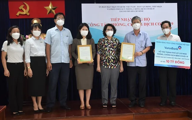 Bộ Tư lệnh Vùng 1 Hải quân tặng 10 tấn gạo cho TPHCM chống dịch 4