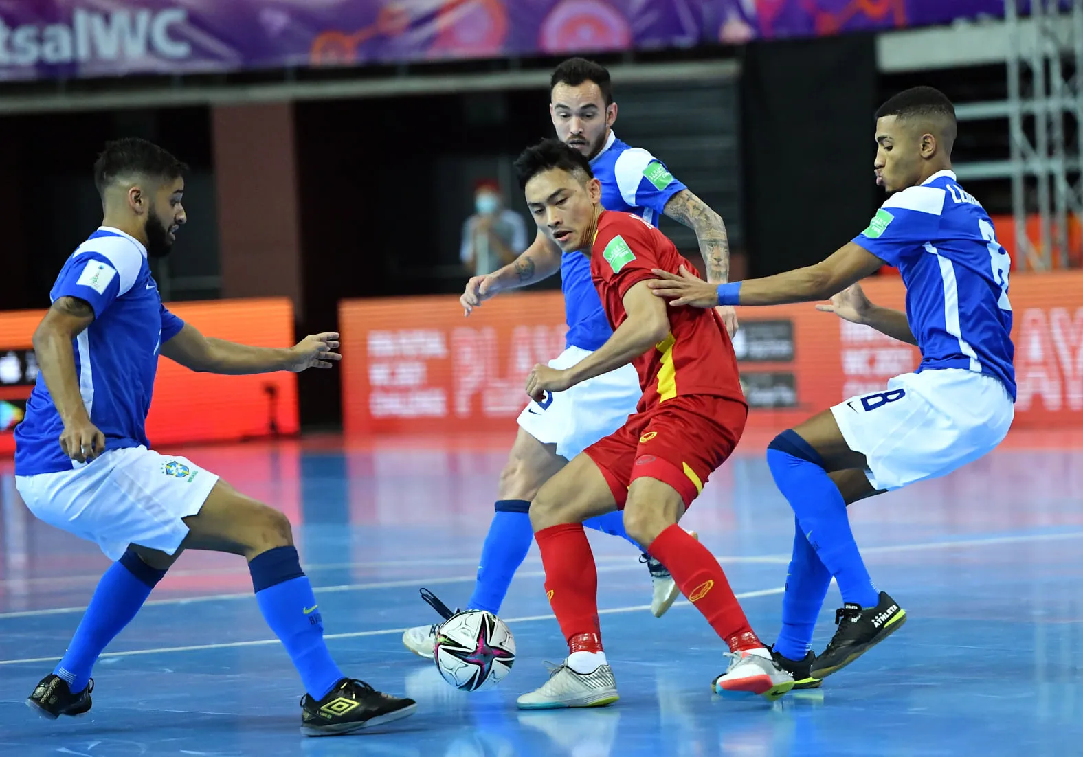 Futsal Việt Nam quyết đấu Panama - ĐT nữ Việt Nam lên đường sang Tajikistan