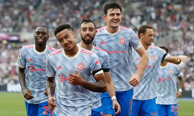 Messi phản ứng khi bị thay ra trong trận PSG gặp Lyon - MU nỗ lực gia hạn với Lingard