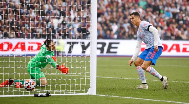 Ronaldo phá kỷ lục của Ibrahimovic - Man City khủng hoảng nhân sự vì chấn thương