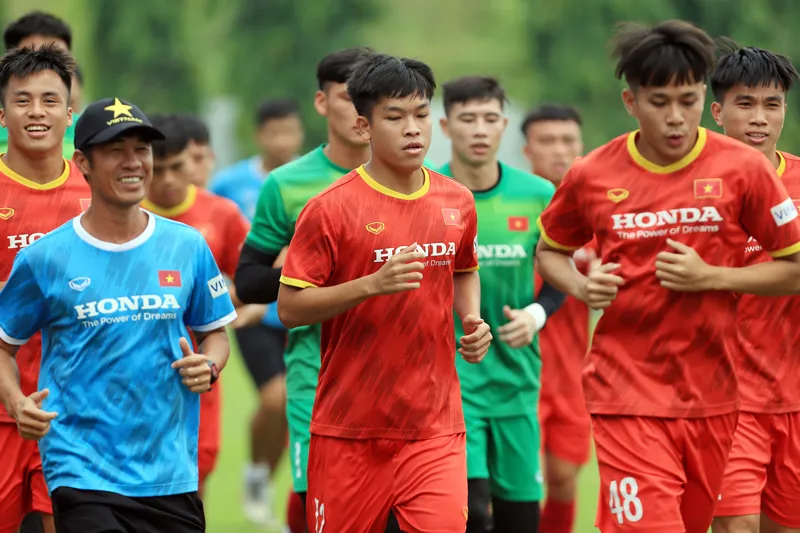 Văn Lâm nghỉ thi đấu 4 tháng vì trật khớp vai - Cầu thủ U22 Việt Nam thu được nhiều bài học bổ ích