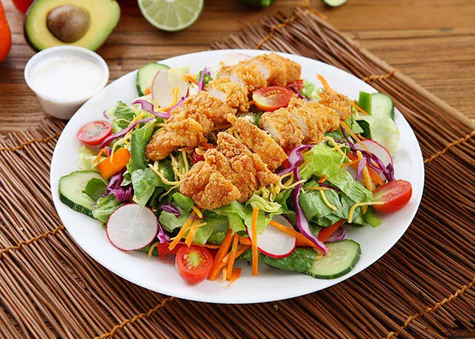 4 cách ăn salad giảm cân sai lầm 1