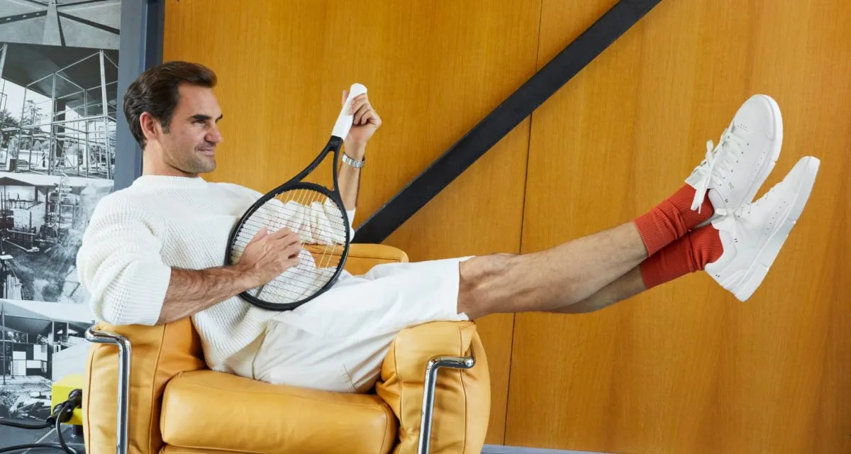 Federer là tay vợt kiếm nhiều tiền nhất năm 2021 - Djokovic chụp ảnh chung với cựu chỉ huy đội quân 