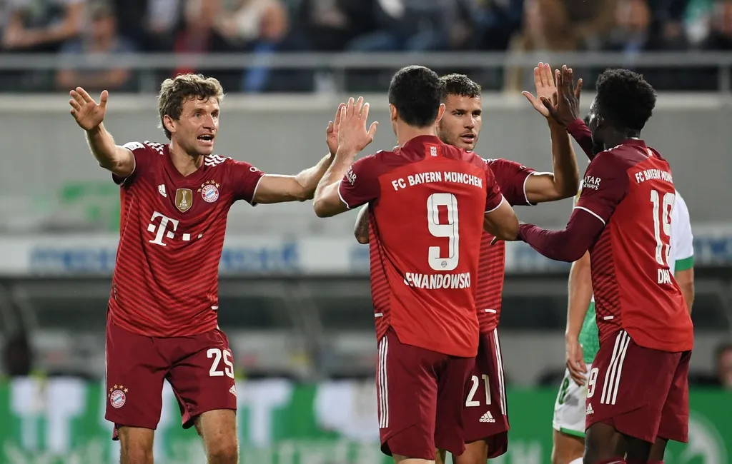 Đá bại đội chót bảng trong thế thiếu người, Bayern vững ngôi đầu Bundesliga