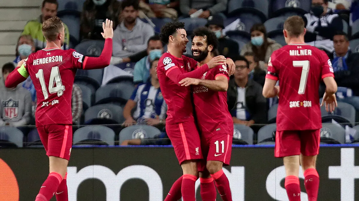 Liverpool đang tiếp tục khuynh đảo trời Âu - Salah được ca ngợi xuất sắc hơn Ronaldo và Messi