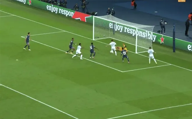 HLV Pep Guardiola bị học trò cũ đánh bại - Bernardo Silva có pha bỏ lỡ tệ nhất lịch sử Cup C1