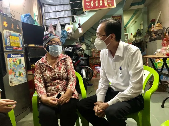 Ông Phan Văn Mãi thăm người cao tuổi trên địa bàn Quận 8 3