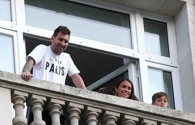 Nơi ở của Messi bị cướp tấn công - CĐV ẩu đả kinh hoàng tại Europa League