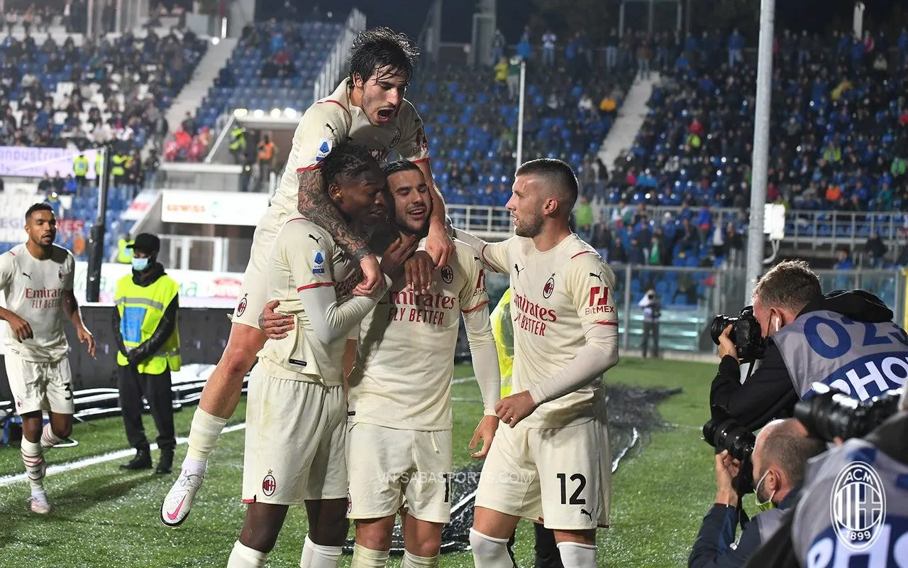 Napoli vững ngôi đầu - Milan vượt Inter - Roma vào top 4 Serie A