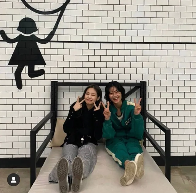 Jung Ho Yeon vượt mặt Song Hye Kyo về số người theo dõi trên Instagram 9