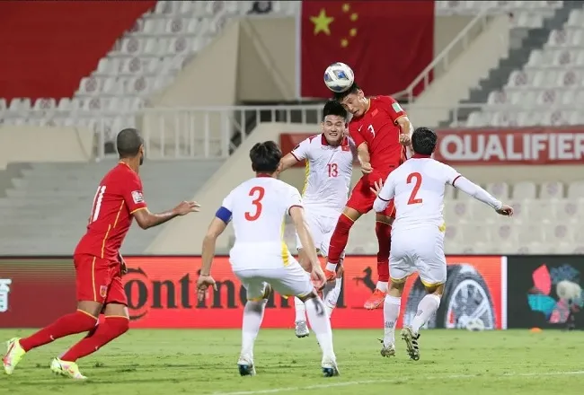 HLV Park Hang Seo “tố cáo” Oman phá quy định của AFC - Quế Ngọc Hải chấn thương cổ chân