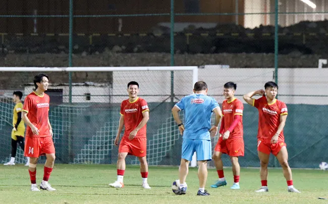 HLV Park Hang Seo “tố cáo” Oman phá quy định của AFC - Quế Ngọc Hải chấn thương cổ chân