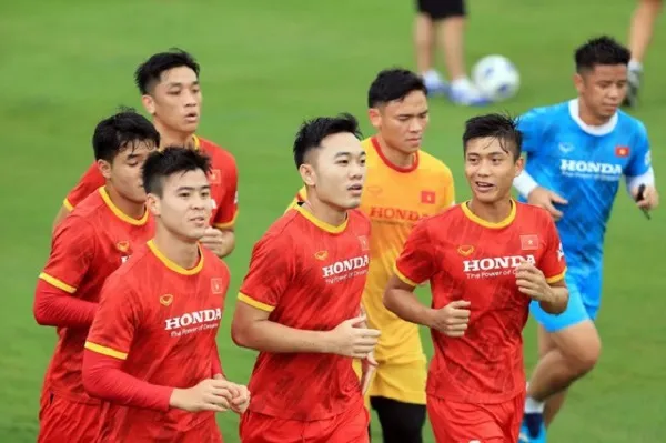 HLV Park quan sát kỹ buổi tập của U23 Việt Nam - ĐT Việt Nam được xả trại 10 ngày