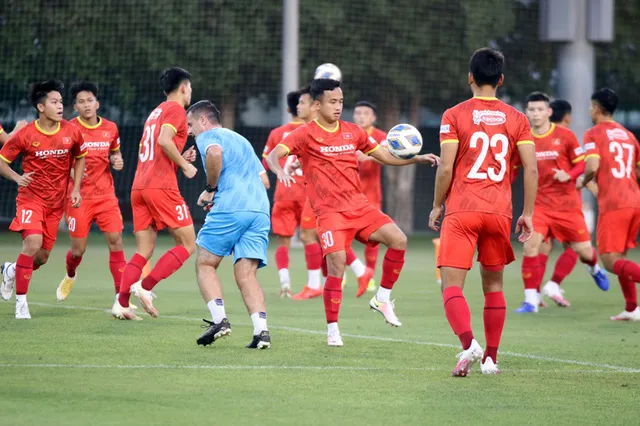 HLV Park quan sát kỹ buổi tập của U23 Việt Nam - ĐT Việt Nam được xả trại 10 ngày
