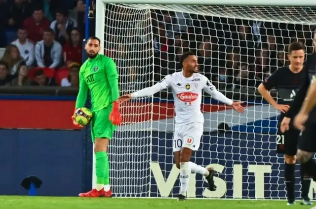 Mbappe tỏa sáng giúp PSG ngược dòng đá bại Angers