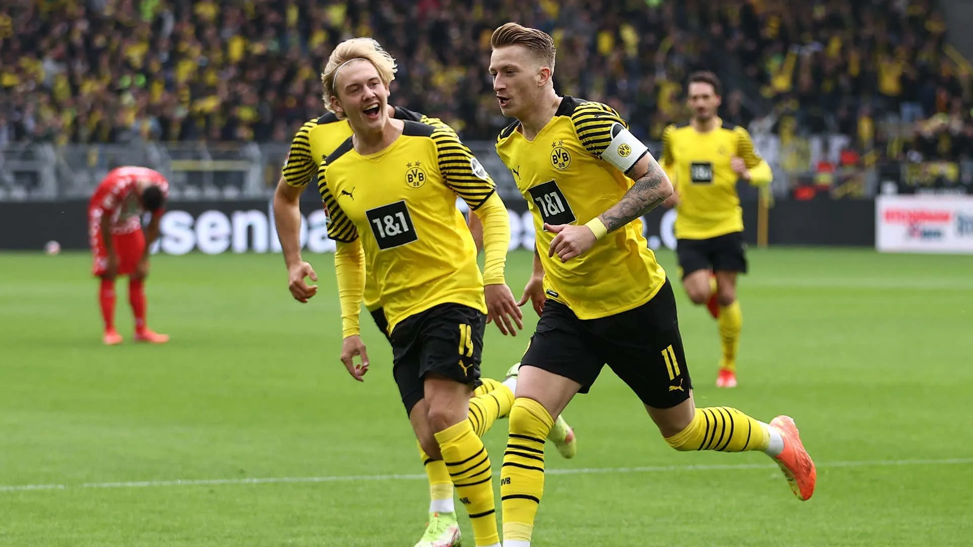 Haaland lập cú đúp ngày trở lại, Dortmund tạm chiếm ngôi đầu của Bayern
