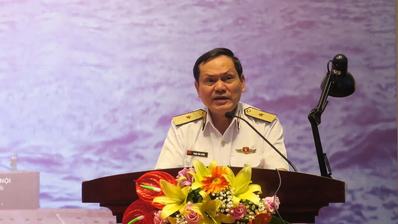 Chuẩn Đô đốc Phạm Văn Luyện - Phó Chủ nhiệm Chính trị Hải quân