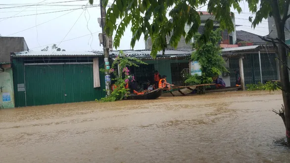 Nước đang lên nhanh ở xã Hành Dũng, huyện Nghĩa Hành - Ảnh: TTO 