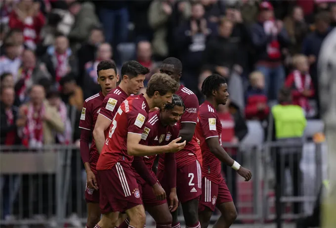Bayern xây chắc ngôi đầu - Dortmund bám đuổi sát nút