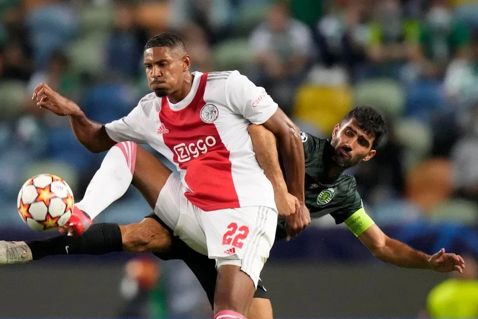 MU quan tâm tiền đạo của Ajax - Newcastle đón siêu sao đầu tiên