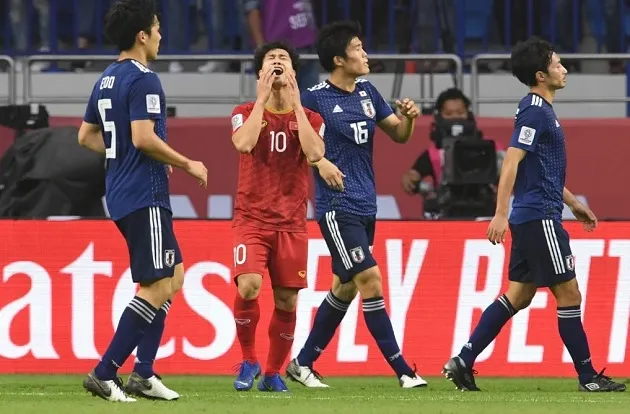 Quang Hải ghi bàn duy nhất ở trận đấu tập - Nhật Bản tập các tình huống cố định