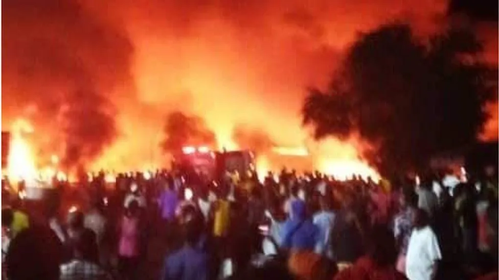 Xe bồn chở xăng dầu phát nổ, hàng trăm người thương vong ở châu Phi