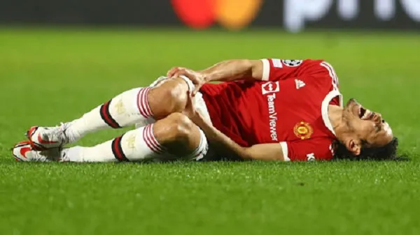 Cavani gặp chấn thương - Ronaldo sẽ chạm mốc 800 bàn trong trận derby Manchester?