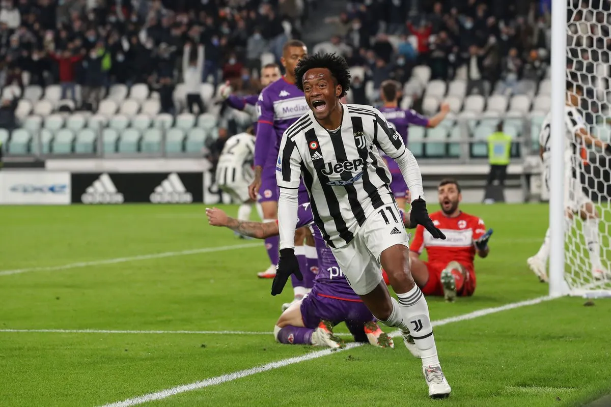 Cuadrado ghi bàn phút bù giờ giúp Juventus thắng nhọc Fiorentina